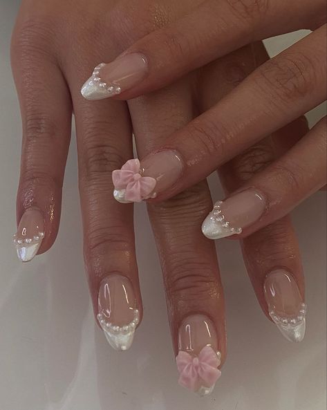 glazed donut nails, nail inspo, nail trends, minimalist nails, trendy nails, nails ideas, nails aesthetics, classy nails, winter nails, Christmas nails Nail Hygiene, Art Noel, 2023 Nail, Inspiration Nails, Stunning Nails, Art 2023, Style Nails, Art Enthusiast, Aesthetic Nails