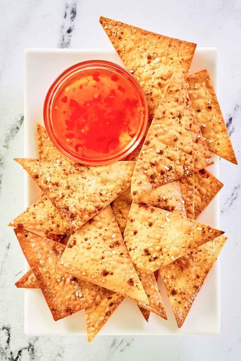 Score big with Air Fryer Wonton Chips! Crispy, light, and downright addictive, these wonton wonders are the ultimate snack for your next game day spread. Using the magic of the air fryer, these chips achieve that perfect golden crunch without the added grease. Air fried wonton chips are ideal for dipping or enjoyed solo. Elevate your game day with a snack that's as fun to eat as the game is to watch! Get the easy recipe and find out how to make the best wonton chips in an air fryer. Fried Wonton Chips, Fried Wonton, Wonton Chips, Tailgate Snacks, Layered Dip Recipes, Bbq Chicken Breast, Snacks Sweet, Sweet Butter, Snack Dip