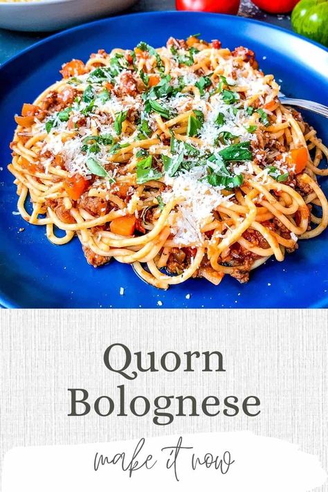 Quick vegetarian spaghetti bolognese recipe made with quorn mince, ready in just 30 minutes. Vegetarian Spaghetti Bolognese, Vegetarian Bolognese, Quorn Recipes, Spaghetti Bolognese Recipe, Vegetarian Spaghetti, Gluten Free Dinner Easy, Bolognese Recipe, Mince Recipes, Spaghetti Bolognese