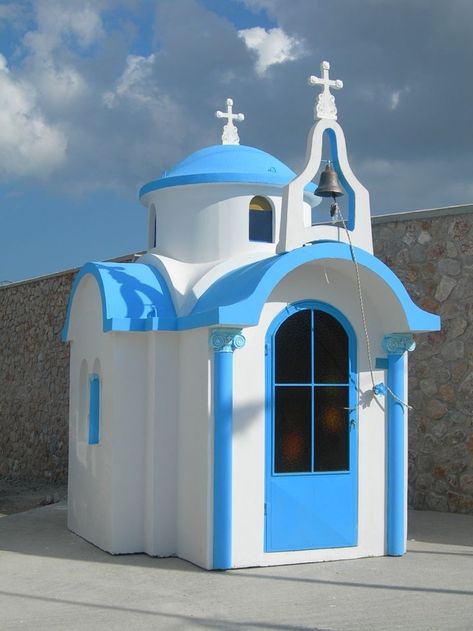 Mini Chapel, Grotto Design, Prayer Garden, Houses Of The Holy, Antonio Gaudí, Sacred Architecture, Rural Scenes, Church Architecture, Prayer Room