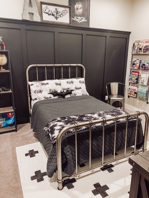 Black Wainscoting Bedroom, Batman Room Ideas, Boys Batman Bedroom, Batman Boys Room, Dc Bedroom, Super Hero Bedroom Decor, Batman Bedroom, Black Wainscoting, Wainscoting Bedroom