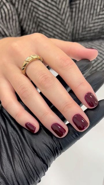 Pinotage Nails, Short Nails Polish, January Nail Colors 2023, Corporate Nails, January Nail Colors, Natural Looking Nails, January Nails, Fun Nail Colors, Christmas Nails Acrylic