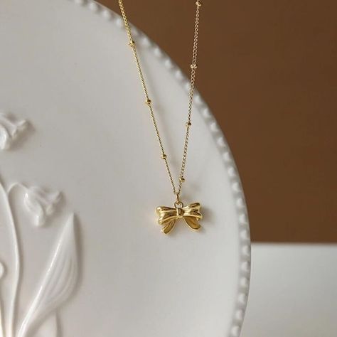 Elevate your style with these trendy gold necklaces! 🌟 Perfect for everyday wear or as a thoughtful gift for someone special. Find your favorite design now! #GoldNecklace #DaintyJewelry #TrendyStyle ✨ Bow Pendant, Necklace Trendy, Tiny Bow, Bow Necklace, Subtle Elegance, Dress Indian, Bow Jewelry, Dainty Gold Necklace, Bow Knot