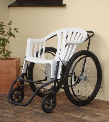 DIY Wheelchair Painting Plastic Chairs, Plastic Garden Chairs, Black Dining Room Chairs, Diy Gadgets, Wheel Chair, Ways To Recycle, Garden Chairs, Wishbone Chair, Wheelchair