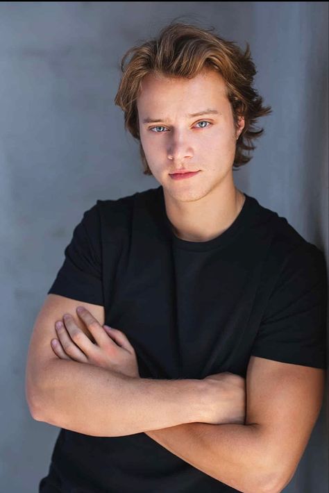 Attractive Male Actors, Freddie Reign Tomlinson, Rudy Pankow, Actors Male, Male Photography, Young Actors, Boys Haircuts, Hot Actors, Outer Banks