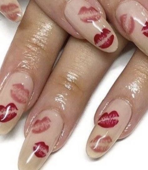 Kiss On Nails Design, Sabrina Carpenter Concert Nail Ideas, Nail Art Squiggles, Short Lipstick Nails, Kissy Lip Nails, Lip Print Nails, Hoco Short Nails, Salome Andrea Nails, Kiss Lips Nails