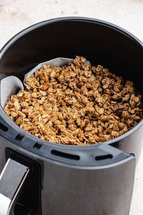 Air Fryer Granola - The Delicious plate Granola Air Fryer Recipe, Airfryer Granola, Air Fryer Granola, Carbs Meals, Quinoa Breakfast Bars, Healthy Homemade Granola, Banana Granola, Multi Cooker, Almond Granola