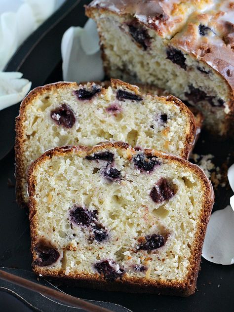 Ricotta bread is moist and tender, very easy to make, and loaded with sweet cherries and topped with a lemon glaze. Cherry Ricotta, Ricotta Bread, Cherry Coconut, Ricotta Cake, Bread Sweet, Muffin Bread, Savory Meals, Lemon Glaze, Bread Roll