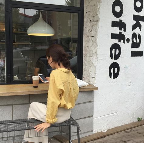 𝑷𝒊𝒏𝒕𝒆𝒓𝒆𝒔𝒕: 𝒉𝒐𝒏𝒆𝒆𝒚𝒋𝒊𝒏 ❀ Fashion Inspo Instagram, Korean Aesthetic, Japanese Aesthetic, Yellow Aesthetic, Ulzzang Fashion, Beige Aesthetic, Instagram Life, Looks Chic, Soft Grunge