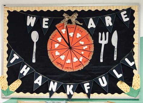 Pumpkin Pie Door Decorations, Bulletin Board November Ideas, Thankful Classroom Door Ideas, November Bulliten Boards, Thanks Giving Bulletin Board, Pie Bulletin Board Ideas, Thanksgiving Bulletin Board Ideas School, November Birthday Board, November Bulletin Boards For Elementary