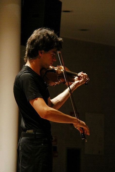 Male Violinist Aesthetic, Concert Reference, Classical Musician Aesthetic, Orchestra Concerts, Musician Photography, Violin Players, Classical Musicians, Music Motivation, The Violin