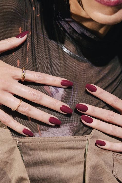 Full Color Nails, Solid Nails, Nail Paint Shades, Plum Nails, Reddish Purple, Subtle Nails, Autumn Look, Dark Violet, Casual Nails