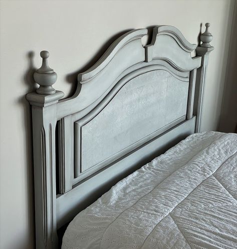 How to paint & refinish furniture and home décor blog Guest Bedroom Beds, Chalk Painted Headboard, Guest Bedroom Decorating Ideas, Roses Bedroom, Painted Bed Frames, Guest Bedroom Bedding, Painted Headboard, Country Cottage Interiors, Bedroom Beds