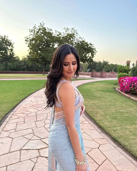 Katrina Kaif Video, Light Blue Saree, Katrina Kaif Photo, Georgette Blouse, Blue Saree, Georgette Saree, Inspirational Celebrities, Katrina Kaif, Casual Wedding