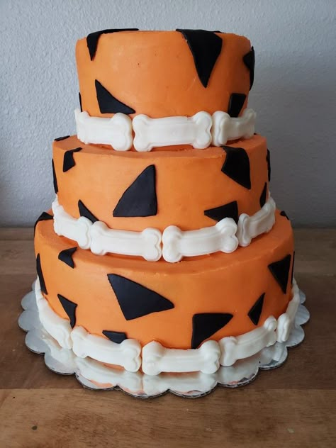 Flintstones Cake Ideas, Flint Stones Birthday Party, Flinstones Cake, Flinstones Halloween, Flintstone Cake, Yabba Dabba Two Birthday, Pebbles Cake, Twin Birthday Themes