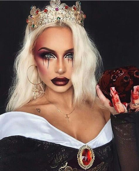 Evil Queen costume Pelottava Halloween, Scary Halloween Makeup, Beautiful Halloween Makeup, Halloween Costumes Women Creative, Makeup Zombie, Creative Halloween Makeup, Halloween Makeup Clown, Halloweenský Makeup, Halloween Make-up Looks