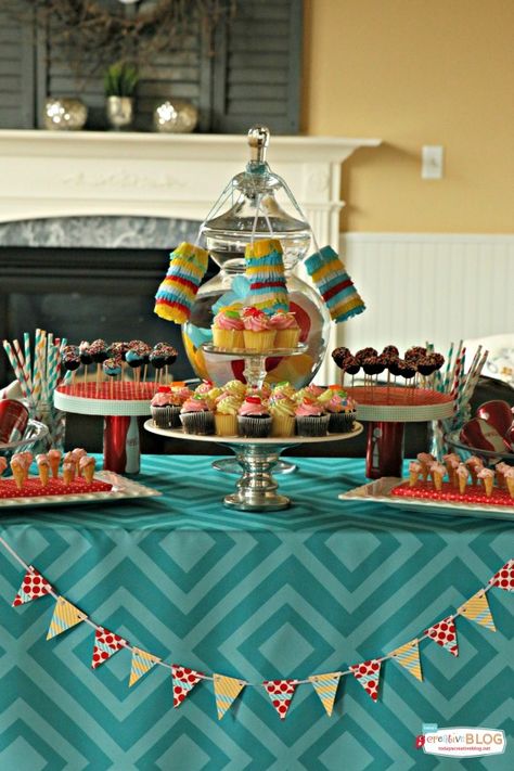 Throwing a Mini Birthday Party | Mini Decorating Ideas | Mini Food Ideas | More creative ideas on TodaysCreativeLife.com Mini Brands Cake Ideas, Mini Themed Birthday Party, Mini Brands Birthday Party Ideas, Mini Food Ideas, First Birthday Centerpieces, Popsicles Cake, Brand Party, Food Ideas Easy, Mini Treats