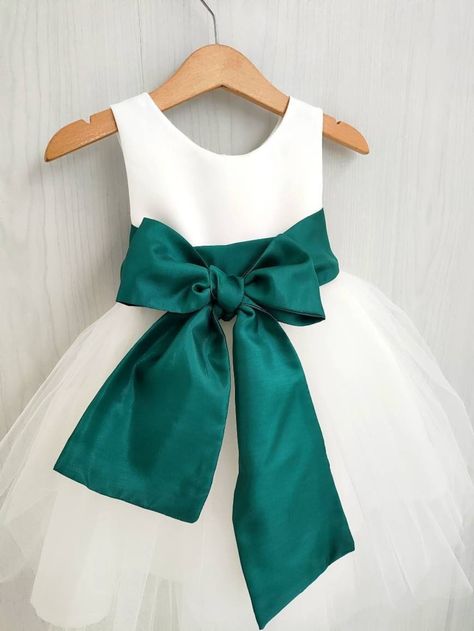 This Flower Girl Dresses item by DearMimiDress has 79 favorites from Etsy shoppers. Ships from Indonesia. Listed on 10 Jul, 2024 Flowergirl Dresses Emerald Green, White Dress With Emerald Green, Emerald Green And Black Ring Barrier, Flower Girl Dresses Emerald Green, Emerald Green Flower Girl Dress, Emerald Wedding Theme, Green Flower Girl Dresses, Girls Frocks, Dress Emerald Green