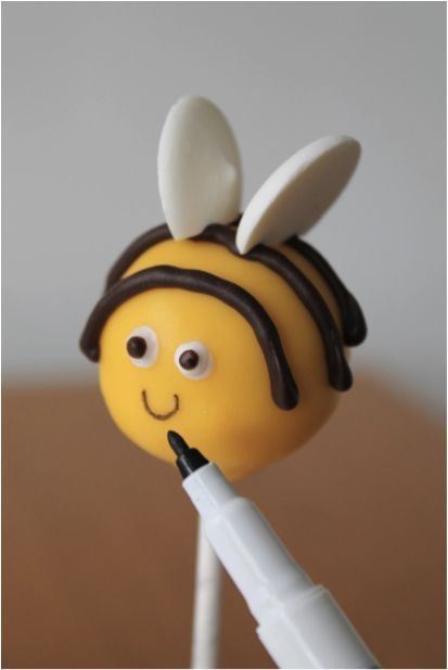 Animal Cake Pops, Cake Pop Receita, Cake Pop Designs, Bee Cake, Pop Cake, Cake Pop Decorating, Pop Cakes, Cake Pop Ideas, Bee Cakes