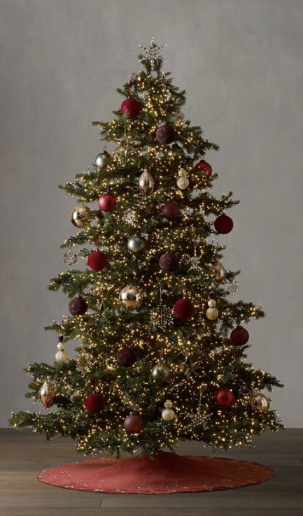 Burgundy And Dark Green Christmas Tree, Burgundy Green Christmas Tree, Christmas Tree Burgundy Red, Burgundy Tree Christmas, Brown Red Christmas Tree, Untraditional Christmas Tree, Burgundy Christmas Tree Decorations, Maroon And Gold Christmas Tree, Christmas Tree Dark Red