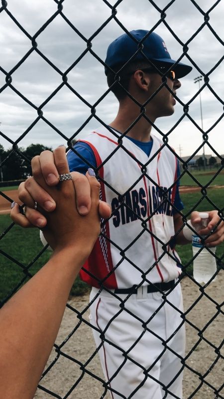 Photos Couple Mignon, Baseball Couples, Relationship Pics, Baseball Boys, Couple Goals Teenagers, Goals Pictures, Boyfriend Goals, Cute Couples Photos, Relationship Goals Pictures