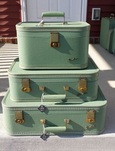 Vintage Train Case, Cute Luggage, Old Suitcases, Vintage Suitcases, Large Suitcase, Luggage Suitcase, Suitcase Set, Vintage Suitcase, Vintage Luggage