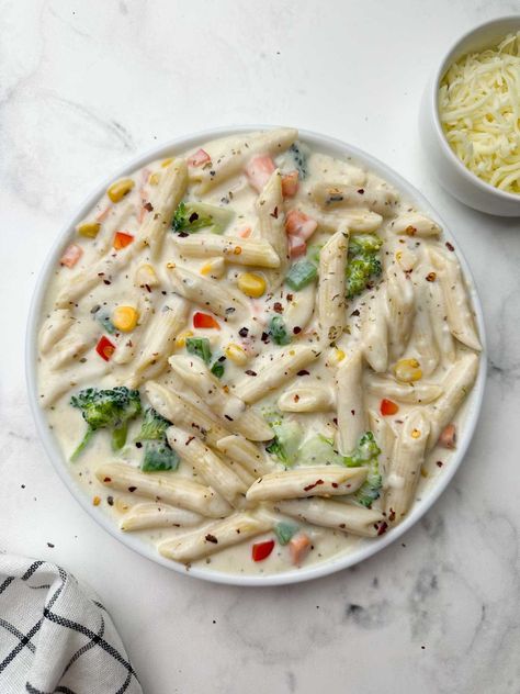 white sauce pasta (bechamel sauce pasta) served in a plate with cheese on the side Bechamel Sauce Pasta, Homemade White Sauce, White Pasta Sauce Recipe, Making White Sauce, Creamy Avocado Pasta, Penne Pasta Recipes, Pasta Varieties, White Sauce Recipes, White Sauce Pasta