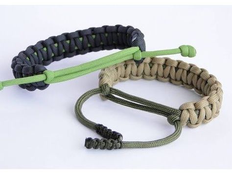 Adjustable Paracord Survival Bracelet- No Buckle/Sliding Knot/Cobra Weave – How to make „CbyS“ - YouTube Cobra Weave, Paracord Bracelet Patterns, Paracord Bracelet Tutorial, Paracord Braids, Paracord Bracelet Diy, Paracord Diy, Paracord Knots, Diy Bracelets Tutorials, Rubber Band Bracelet