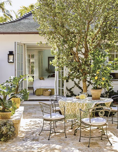 Style Library: Explore 8 Gorgeous Homes in Gil Shafer's Newest Book - Southern Home Magazine California Patio, Southern Home Magazine, California Farmhouse, Gil Schafer, Southern California Home, Rustic Architecture, Ornamental Garden, Southern Home Interior, Courtyard Garage