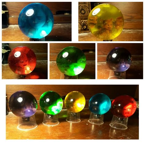 Inside Out Memory Orbs I made for a group cosplay. Debut at Anime Fest 2015, Dallas http://hirashikumori.deviantart.com/art/Inside-Out-Orbs-558651785 Diy Inside Out Memory Orbs, Inside Out Memory Balls, Mickeys Halloween Party Costumes, Disney Props, Inside Out Party Ideas, Group Cosplay, Movie Inside Out, Disney Room Decor, Disney Rooms