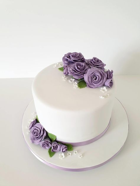 Purple Cake Decorating Ideas, Bride To Be Cakes Ideas, Butterfly Cake Decorations, Purple Cakes Birthday, Pastel Cakes, 60th Birthday Cakes, Small Wedding Cakes, Purple Cakes, Simple Birthday Cake