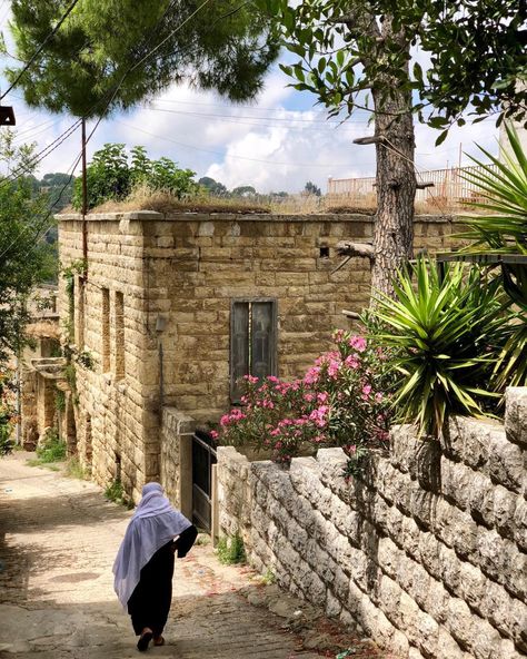 Middle East Aesthetic, Lebanon Beauty, Lebanon History, Lebanese House, Lebanese Architecture, Lebanon Culture, Heritage House, Beirut Lebanon, Traditional Architecture