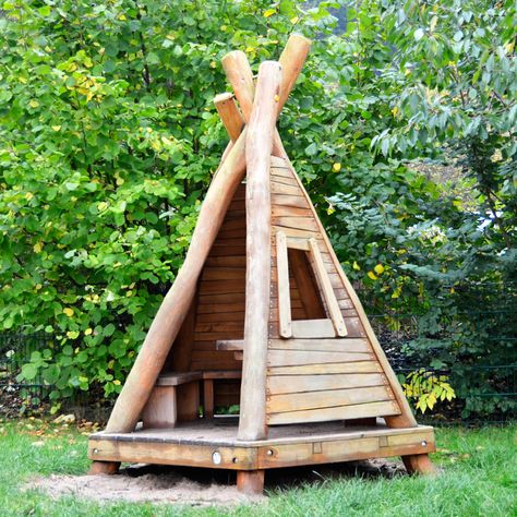 Teepee Outdoor, Wooden Teepee, Deck Piscina, Outdoor Fun For Kids, Bamboo Trellis, Diy Playground, Backyard Camping, Natural Playground, Backyard Play