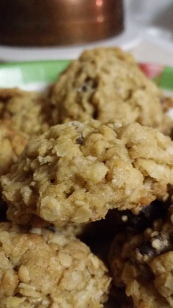 Have a ton of packets of leftover instant oatmeal that you are worried about going bad? Need a quick breakfast that will keep you full till lunch? Try using the... Instant Oatmeal Recipes, Instant Oatmeal Cookies, Instant Oatmeal Packets, Healthy Food Habits, Oatmeal Packets, Lost 100 Pounds, Instant Oatmeal, Lactation Cookies, Quit Drinking