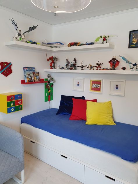 LEGO room lego lamp Moppe Lack Ikea Kids Lego Bedroom Ideas, Lego Superhero Room, Lego Kids Bedroom, Ninjago Bedroom Ideas, Lego Room Ideas Boys, Boys Ikea Bedroom Ideas, Lego Station In Boys Room, Boys Room Shelving Ideas, Kallax Lego