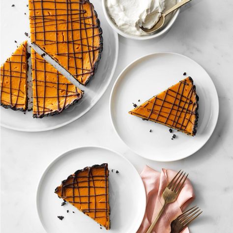 Pumpkin Chocolate Tart with Cinnamon Whipped Cream Chocolate Pumpkin Tart, Cinnamon Whipped Cream, Pumpkin Tarts, Bavarian Cream, Recipes With Whipping Cream, Cream Tart, Chocolate Wafers, Fall Dessert Recipes, Vanilla Wafers