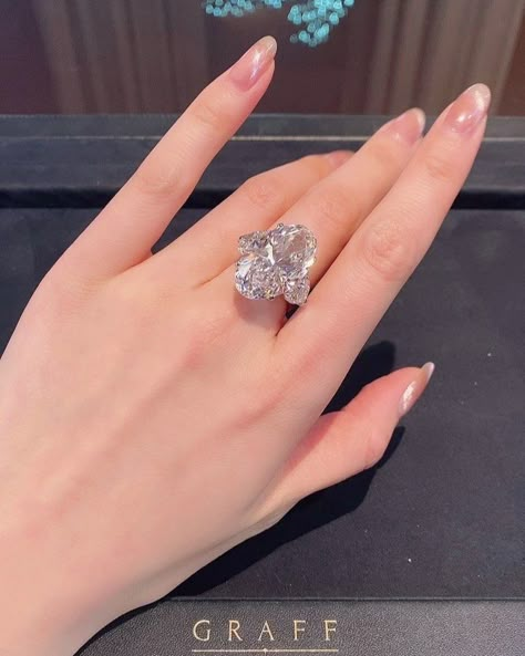 Big Diamond Rings Engagement, Graff Rings, Engagement Rings Big Diamond, Graff Diamond Ring, Graff Ring, Big Diamond Wedding Rings, Graff Engagement Ring, Huge Engagement Rings, Big Diamond Ring