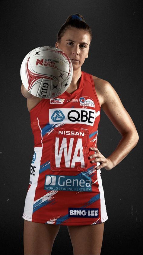 Netball Photoshoot, Netball Photography, Senior Photos Basketball, Australian Netball, Rugby Jersey Design, Netball Kit, Team Photoshoot Ideas, Sport Photoshoot Ideas, Team Photoshoot