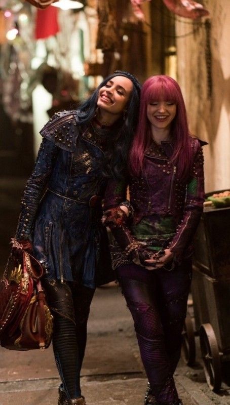 Descendants Pictures, Disney Descendants 2, Descendants Wicked World, Evie Descendants, Mal Descendants, Descendants Costumes, Descendants Characters, Disney Descendants Movie, Mal And Evie