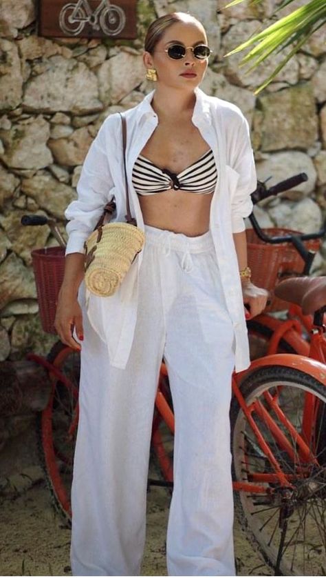 Outfits de Verano para Mujeres 2024 - Ideas de fotos Greece Day Outfits, Cabo San Lucas Outfits Summer, Elegant Beach Outfit, Classy Beach Outfit, Cancun Outfits, Thailand Outfit, Timeless Fashion Pieces, Vacation Outfits Women, Tropical Outfit