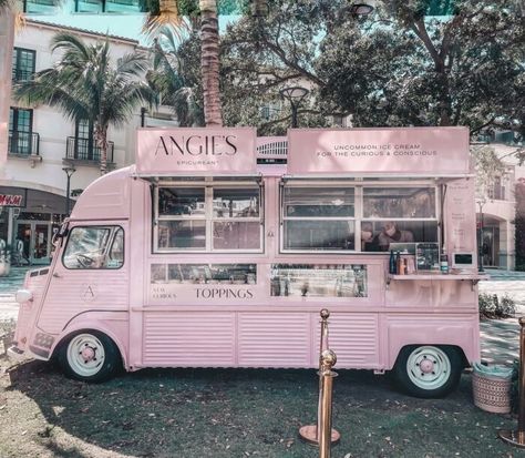 You Can Enjoy Beautiful Ice Cream Creations From A Vintage Food Truck In Florida Alternative Wedding Cake Ideas, Food Truck Desserts, Beautiful Ice Cream, Alternative Wedding Cakes, Dessert Alternatives, Casa Cook, Bite Size Cookies, Wedding Cake Alternatives, Food Truck Business