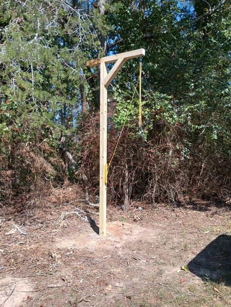 Deer Cleaning Station Ideas, Deer Hoist Ideas, Deer Hanging Station, Deer Skinning Station, Deer Cleaning Station, Deer Blind Plans Diy, Fleshing Beam, Hanging Deer Feeder, Deer Hoist