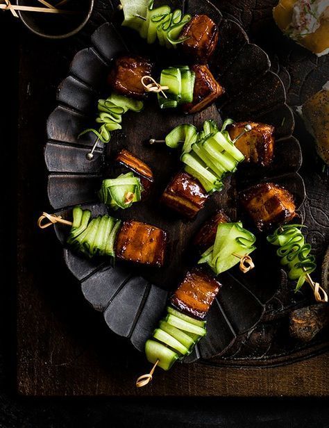 These pork belly skewers with Vietnamese caramel sauce make easy but impressive canapés for the festive season New Years Canapes, Chinese Canapes, Cold Asian Appetizers For Party, Meatball Canapes, Japanese Canapes, Fancy Appetizers For Party Hors D'oeuvres, Asian Party Food, Elegant Canapes, Asian Catering