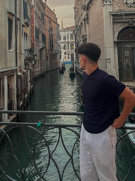 Travel Photo Poses Men, Old Money Picture Ideas, Travel Pose Ideas, Old Money Poses Men, Men’s Instagram Ideas, Aesthetic Pose For Men, Venice Poses, Venice Picture Ideas, Men Picture Poses