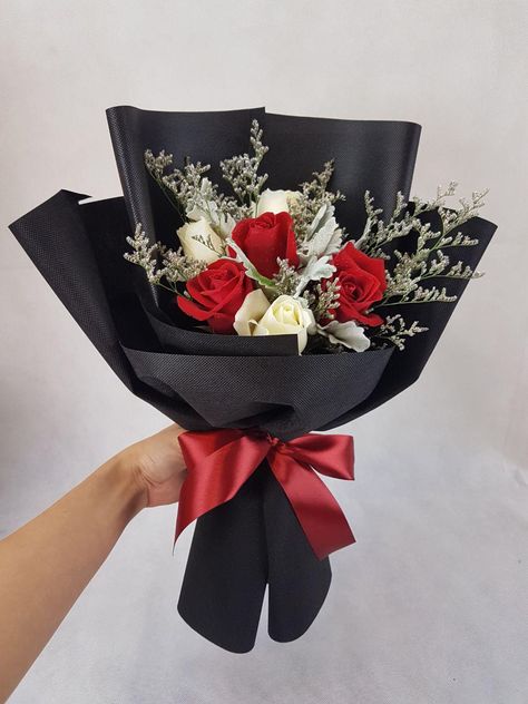 Nieldelia Florist is an affordable online florist that providing flower, & bear bouquet with delivery service in KL. Affordable Bouquet, Flower Bouquet For Him, Bouquet Roses, Flower Bouquet Ideas, Bouquet Of Flowers, Flowers Roses Bouquet, Single Flower Bouquet, Valentine Flower Arrangements, Chocolate Flowers Bouquet