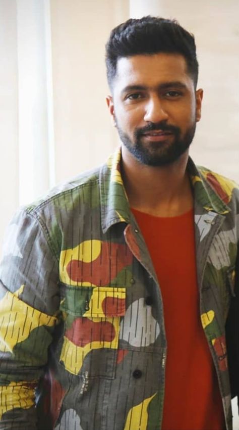 Vicky Kaushal Hairstyle, Medium Beard Styles For Men, Indian Hairstyles Men, Formal Hairstyles Men, Comb Over Fade Haircut, Engagement Hairstyle, Medium Beard Styles, Crew Cut Haircut, Artis India