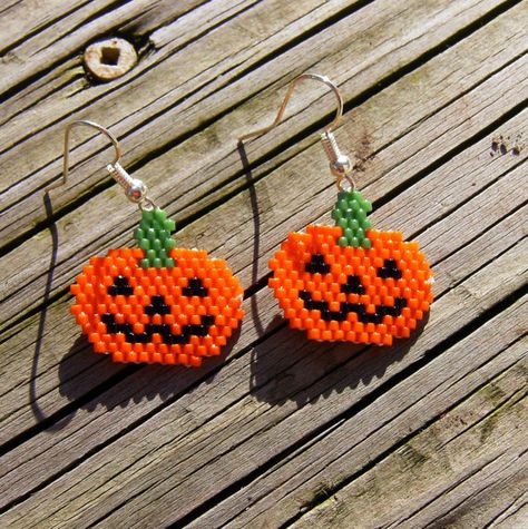 Handmade beaded Halloween pumpkin earrings Halloween Earrings Beaded, Beaded Halloween, Halloween Beaded Jewelry, Pumpkin Jewelry, Beaded Projects, Miyuki Beads Pattern, Pumpkin Craft, Bead Creations, Halloween Things