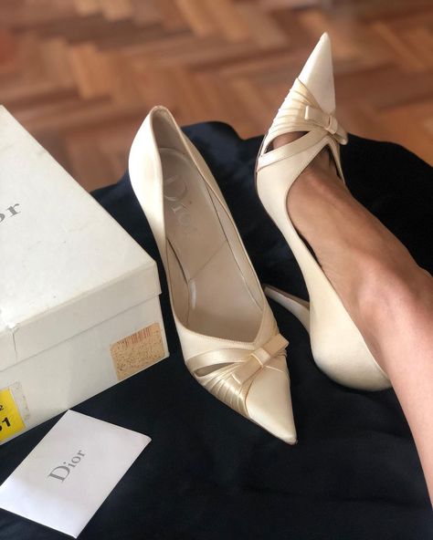 Luxury Vintage Heels With Block Heel, Heels Vintage, Luxury Vintage Heels With Heel Strap, Vintage Dior Heels, Dior Heels Vintage, Vintage Beige High Heel Heels, Vintage Dior Kitten Heels, Wedding Shoes Vintage, Bridal Pumps