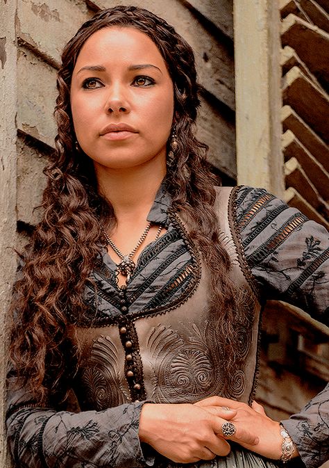 Jessica Parker Kennedy stars as Max in Black Sails (STARZ 2014-17) Black Sails Starz, Charles Vane, Black Sails, Costume Drama, Max Black, Pirate Costume, Historical Dresses, Dragon Age, Women's Costumes