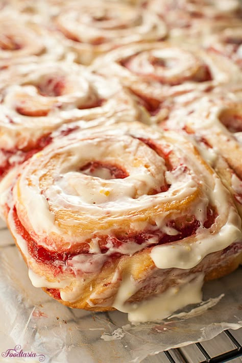 Fresh Strawberry Sweet Rolls with a Lemony Cream Cheese Glaze | Foodtasia Cream Cheese Sweet Rolls, Strawberry Sweet Rolls, Pumpkin Cinnamon Rolls, Cream Cheese Glaze, Strawberry Cream Cheese, Strawberry Filling, Pumpkin Butter, Sweet Rolls, Strawberry Cream